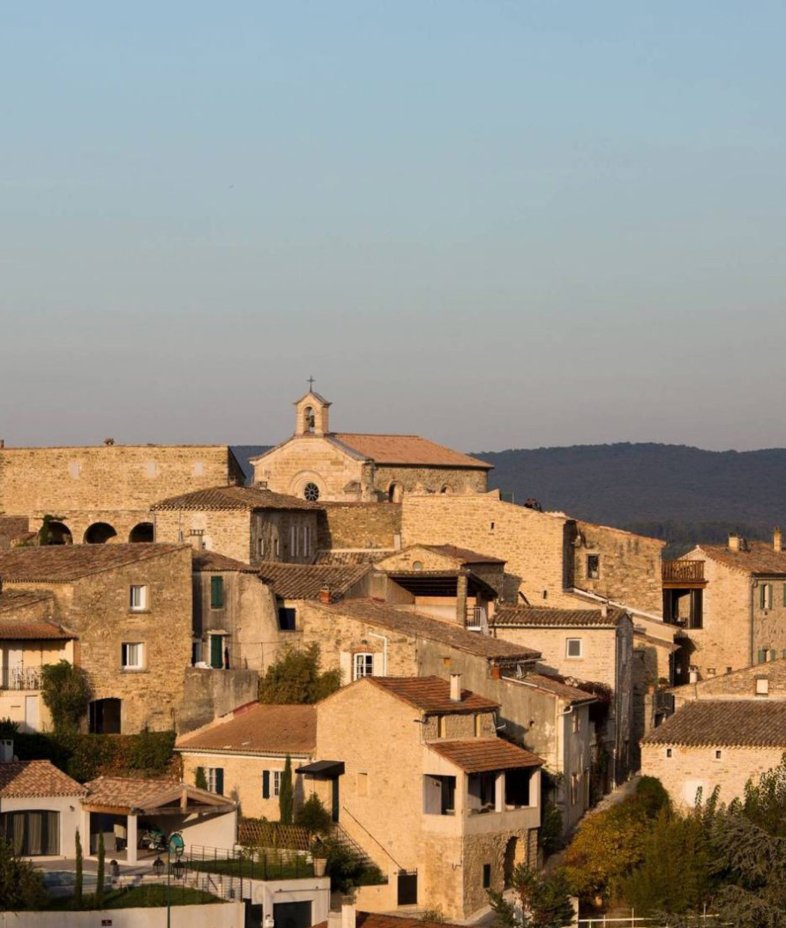 Un beau village paisible du Sud