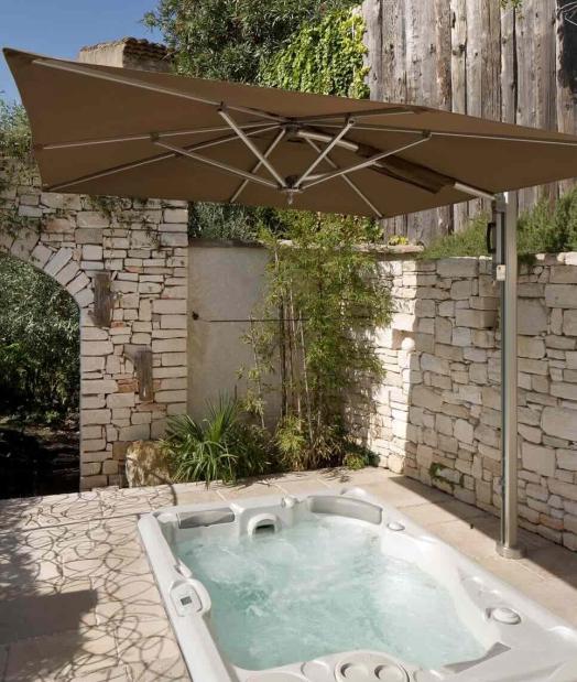 Suite et jacuzzi - Comme un Paradis Perdu